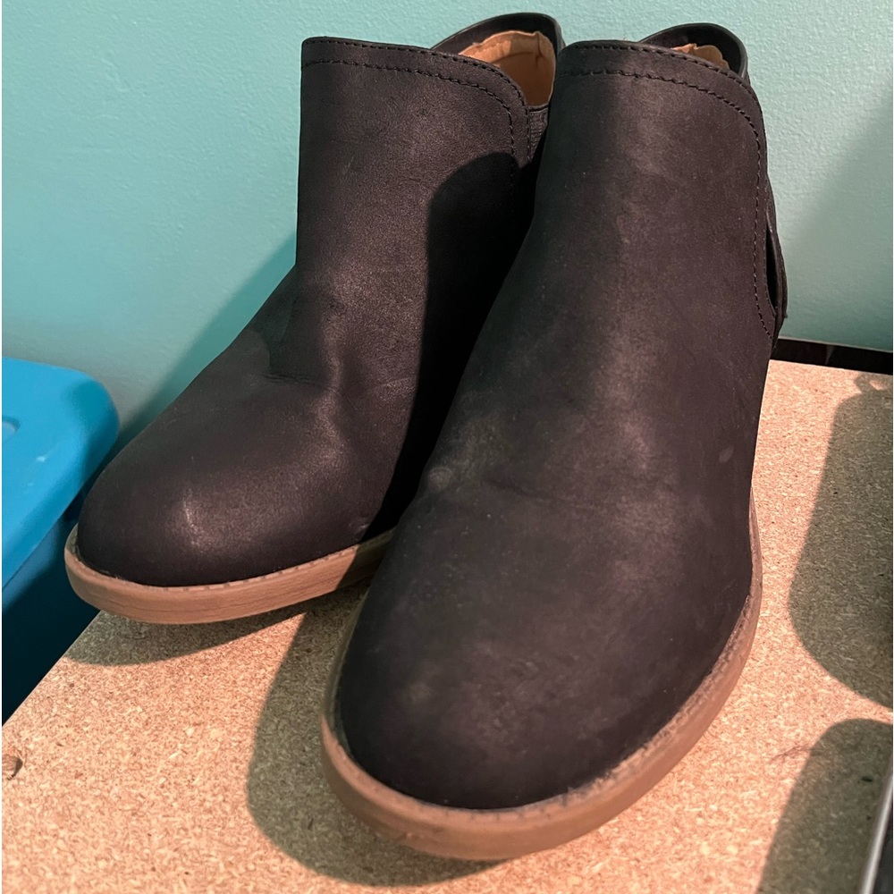 Quipid Booties. Black. Size 8. Lightly Used. Worn Only Twice. Great Condition.